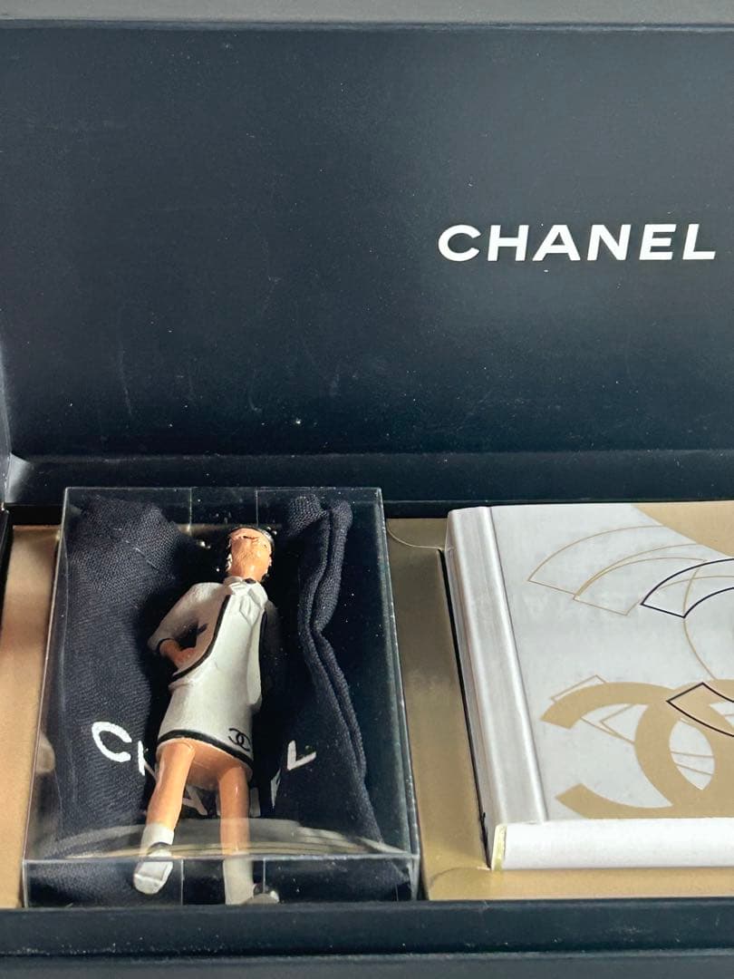 美品　CHANEL チェーン付きフィギュア&パラパラ漫画　新品未使用　非売品