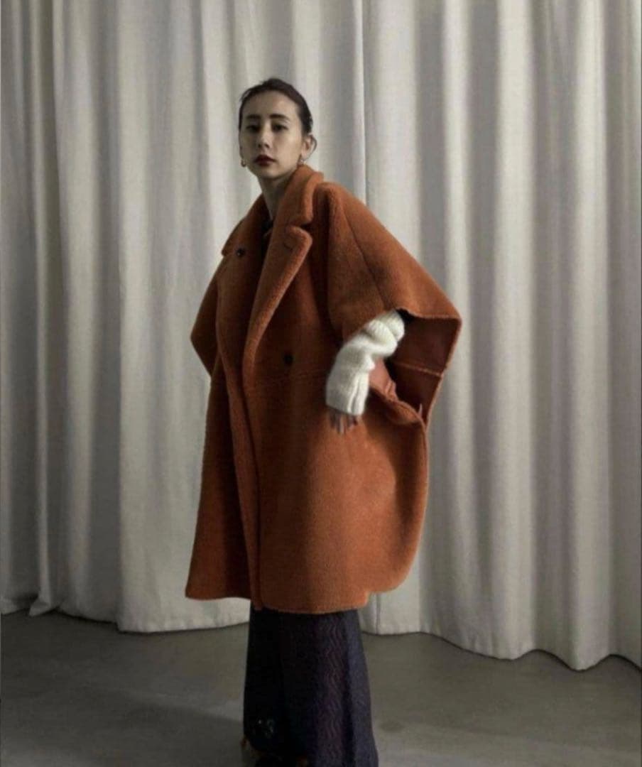 新品タグ付きAmeri REVERSIBLE BOA PONCHO COAT