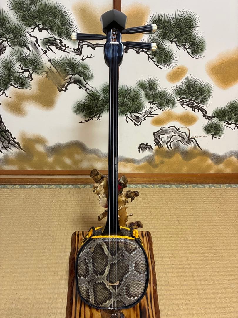 沖縄三線！貴重！知念大工型！本蛇皮！本張り！【一枚張り】まる⑥⑧