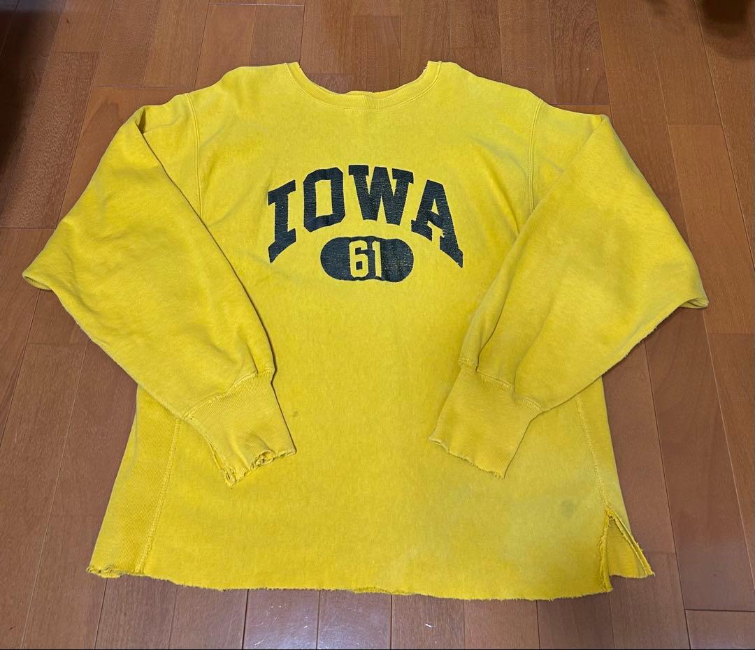 Champion Iowa 61 リバースウィーブイエロースウェット