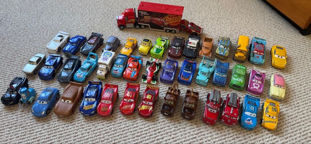 カーズ ミニカーセット トレーラー付き