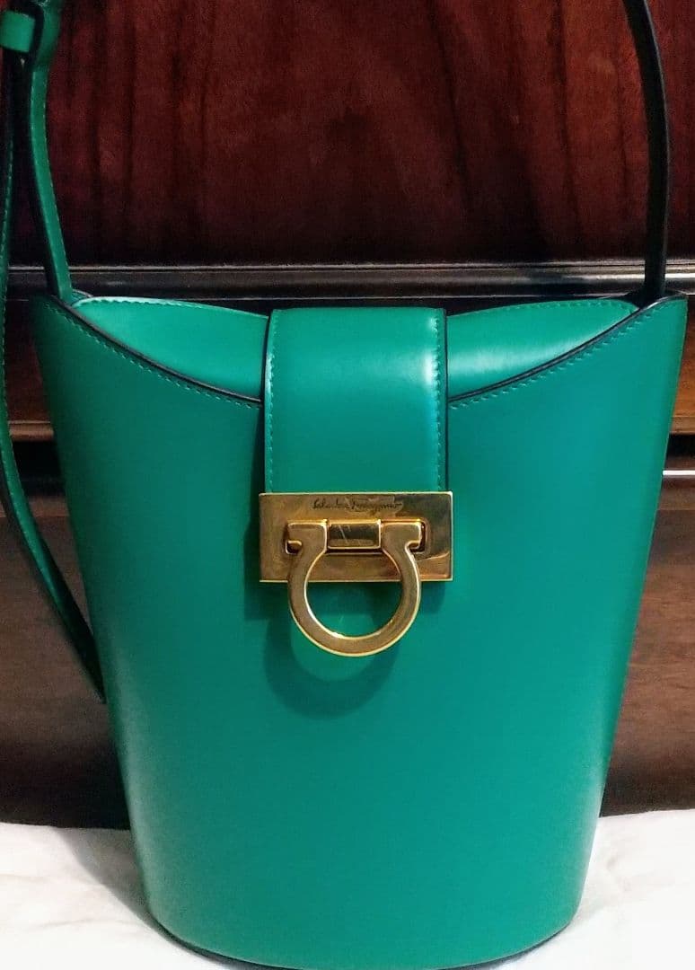 Salvatore Ferragamo トリフォリオ バッグ グリーン