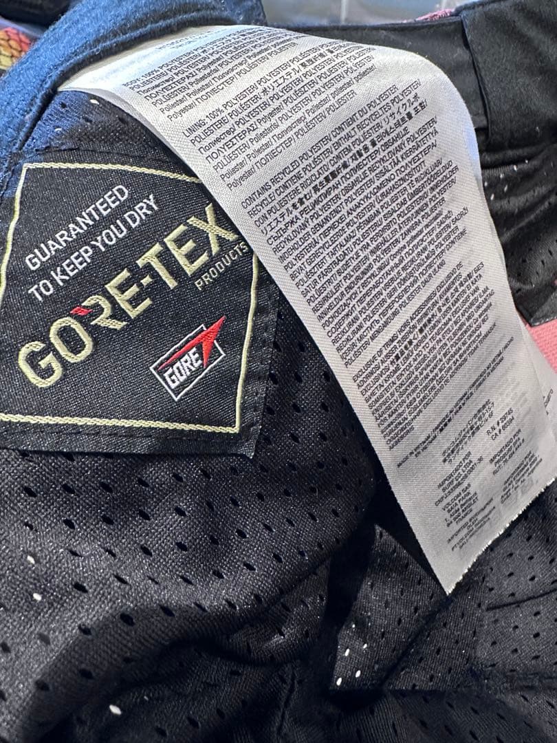 VOLCOM ウーマンズ用　スノーボードウェア　サイズM