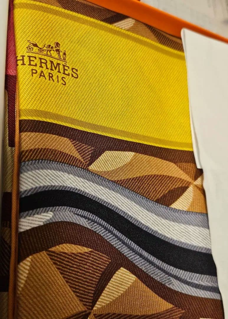 HERMES シルク ハンカチ 幾何学模様