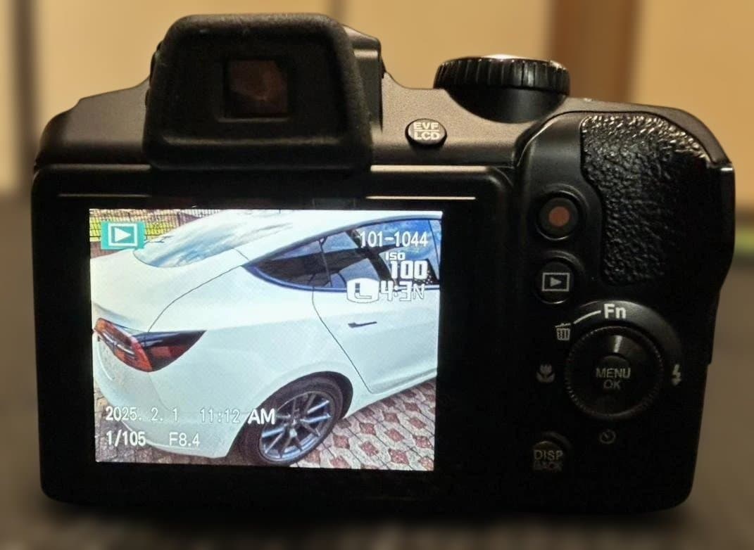 【週末値下げ】FUJIFILM FinePixデジタルカメラ S9200ブラック