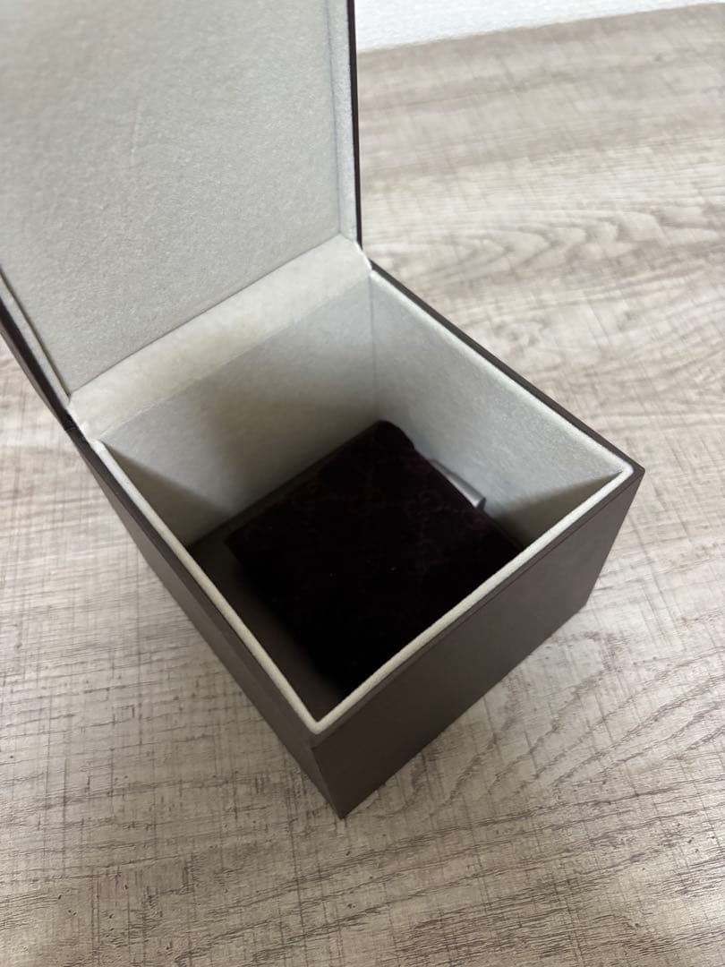 GUCCI ゴールド バングルウォッチ