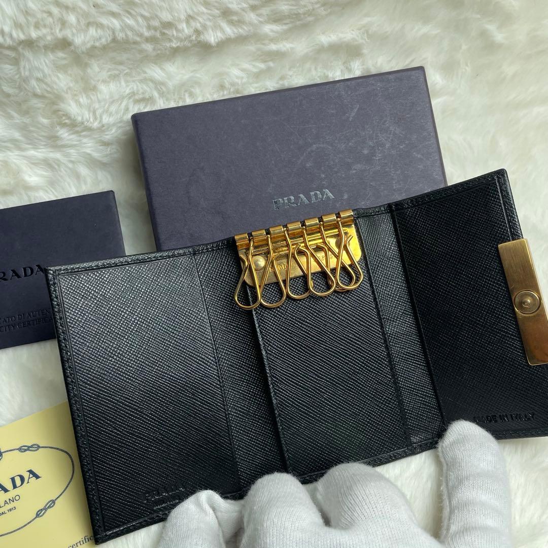 新品未使用　箱付PRADA キーケース ブラック 6連キーリング　おしゃれ　希少