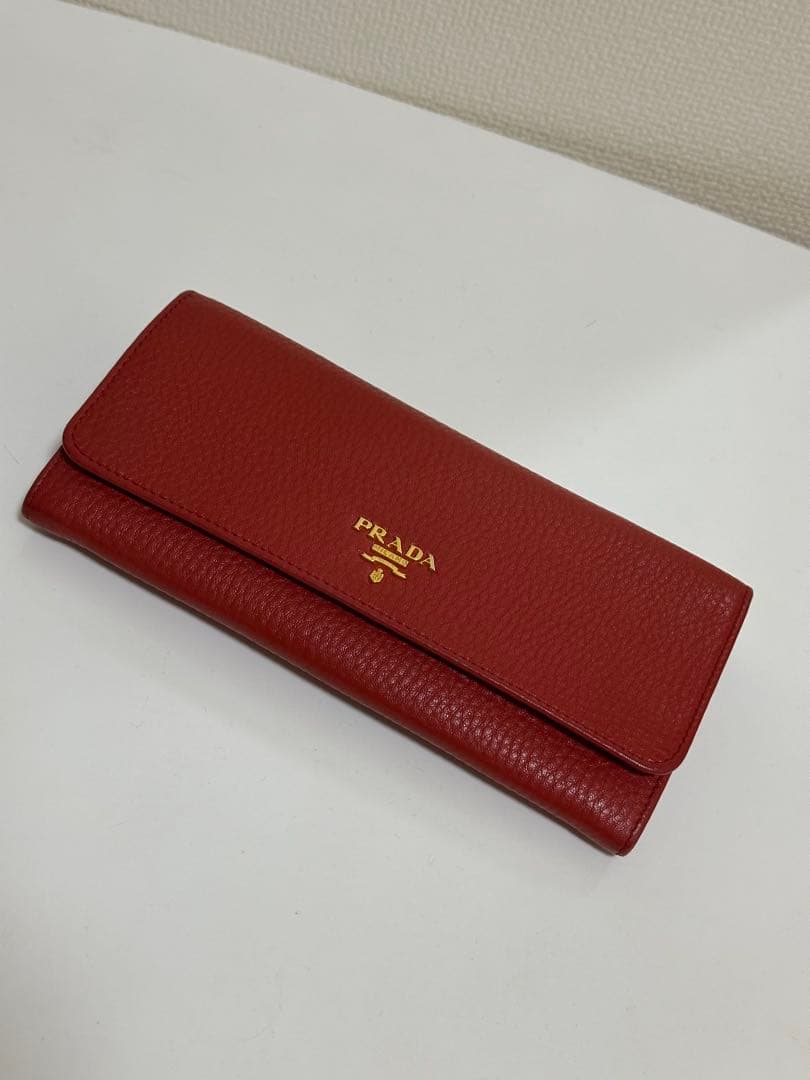 PRADA レッド 長財布