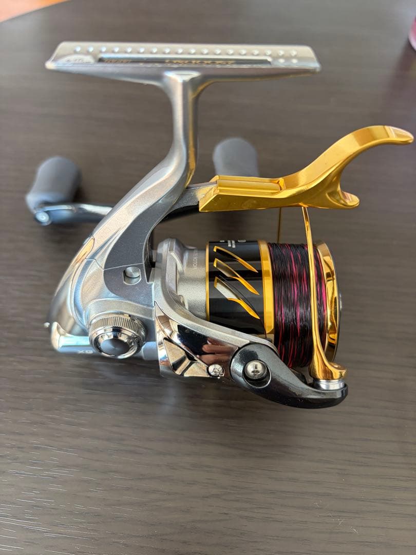 t.iskBB-X DESPINA 2500DXG スピニングリールヤエン