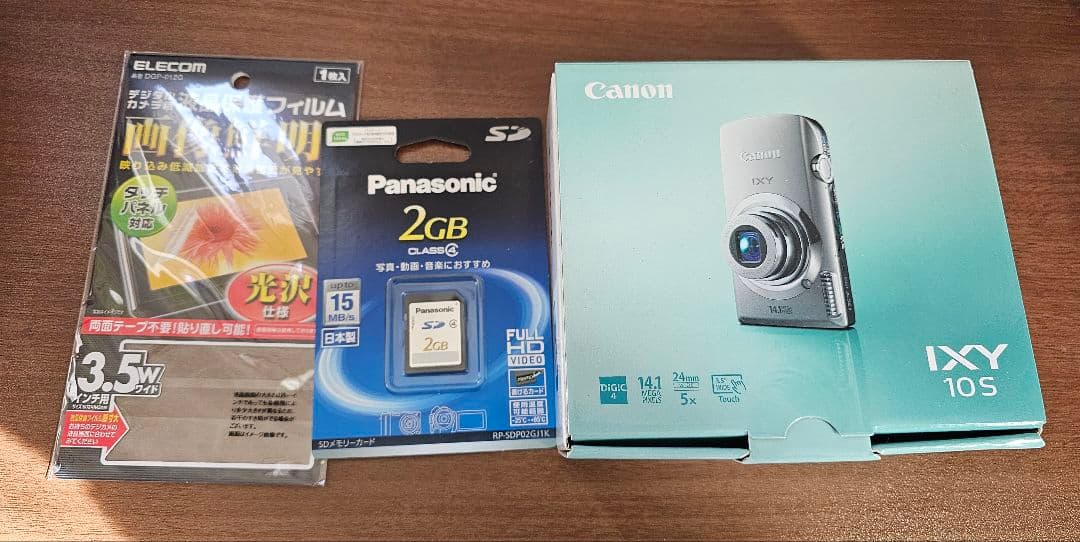 Canon　IXY 10S　デジカメ　シルバー