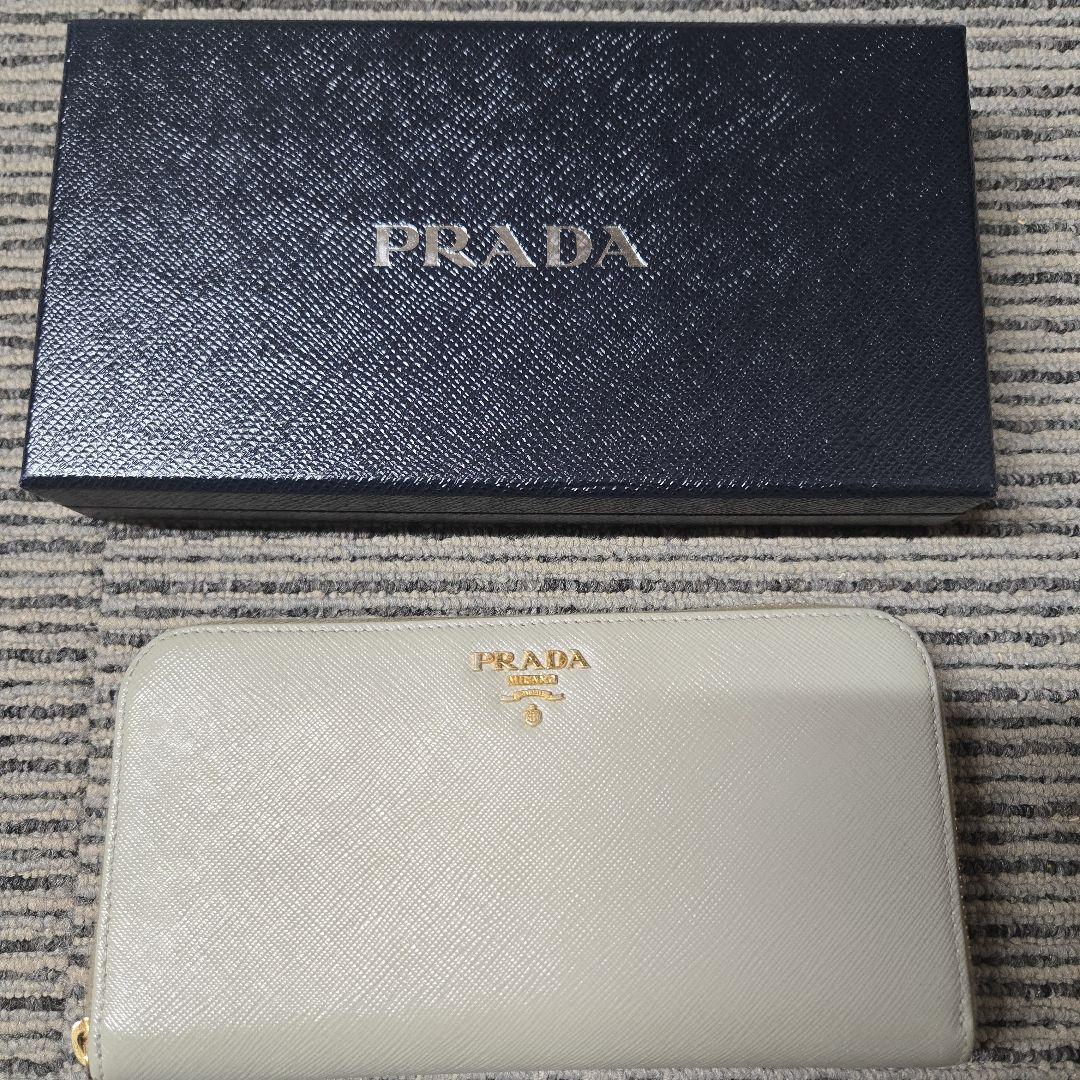 プラダの長財布　PRADA　グレー