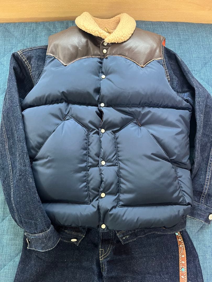 ダウンベスト ネイビー/ブラウン ボア襟付き