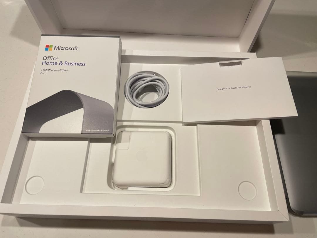 【美品】MacBook PRO M1 Office、FINAL CUT付き