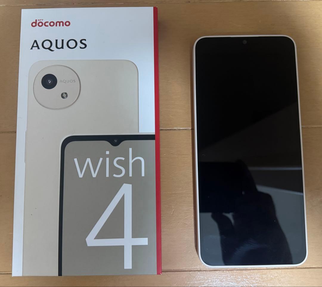 docomo AQUOS wish 4 ホワイト