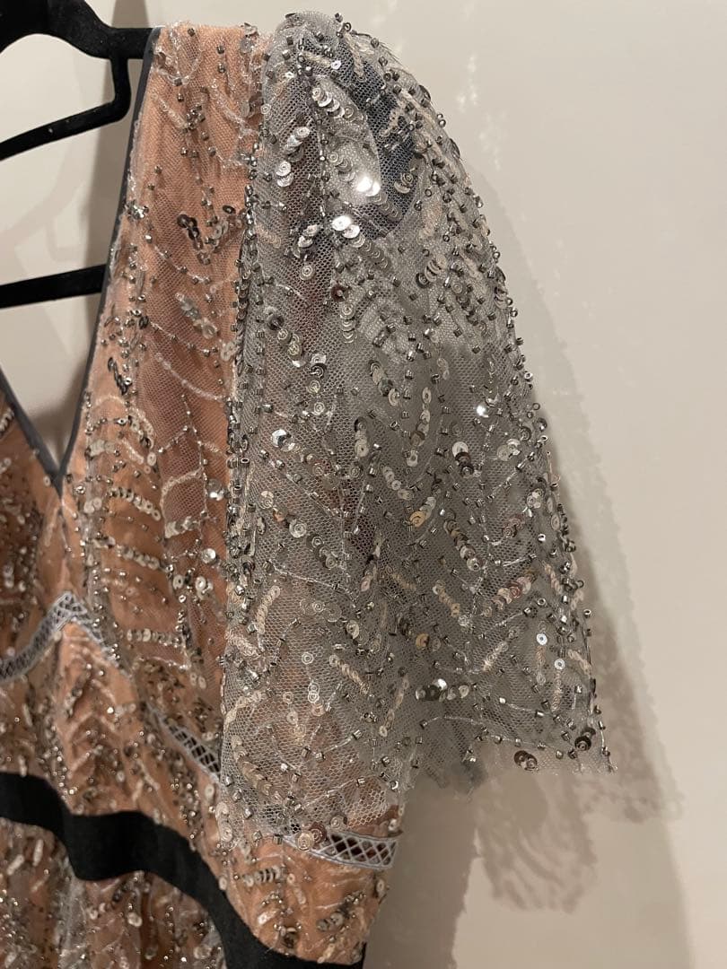 セルフポートレイト風　パーティワンピース　キラキラ　スパンコール　ビーズ