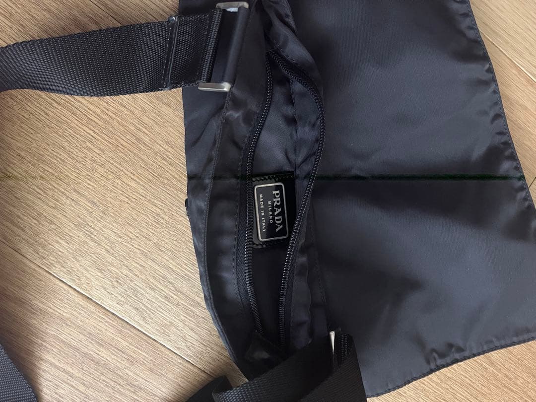 プラダ　サコッシュ　ショルダーバッグ