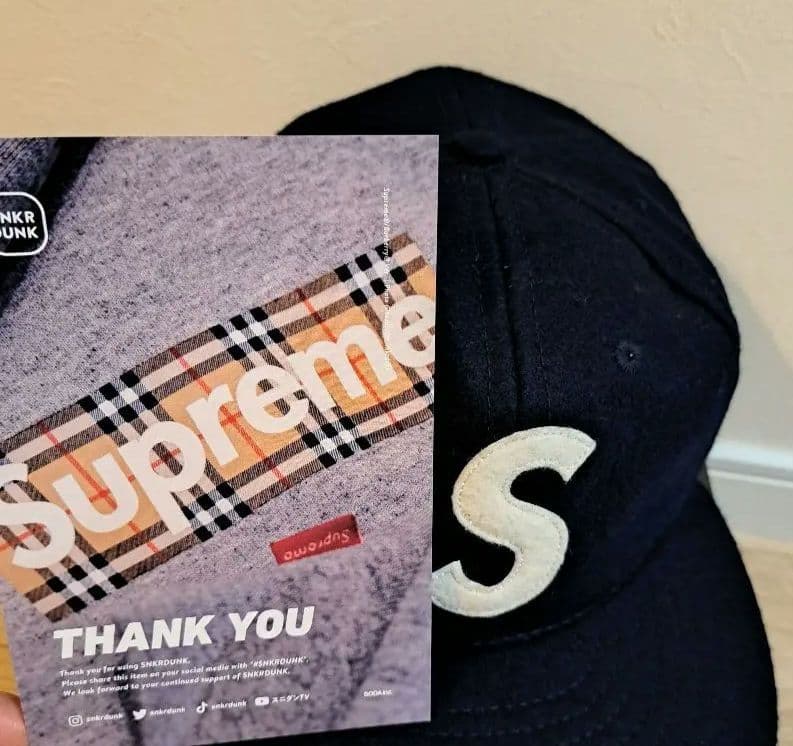 新品タグ付き♪Supremeキャップ⭐ネイビー