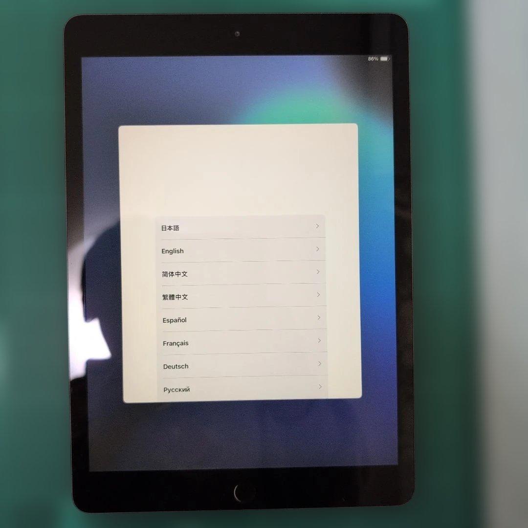 iPad 第８世代 本体 32GB スペースグレー