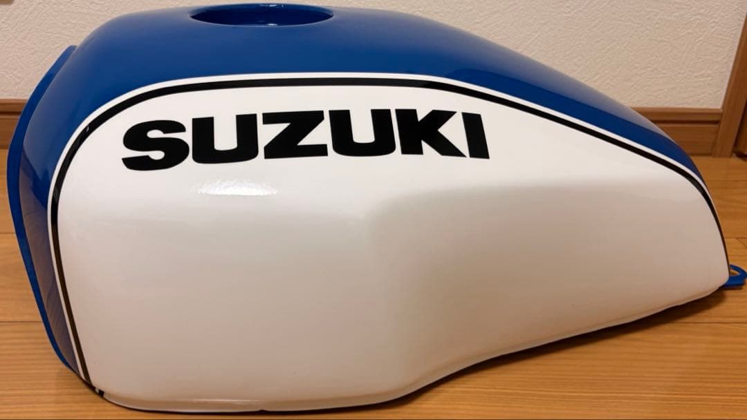 SUZUKI インパルス400タンクGK79Aクーリーカラー　塗装後未使用