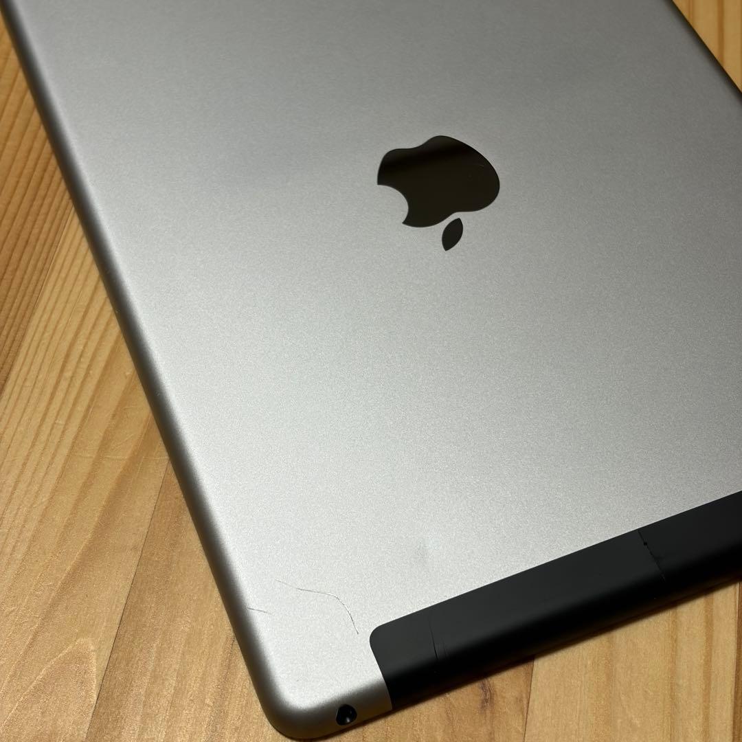 ipad 第6世代 ゴールド32GB セルラーモデル　5730