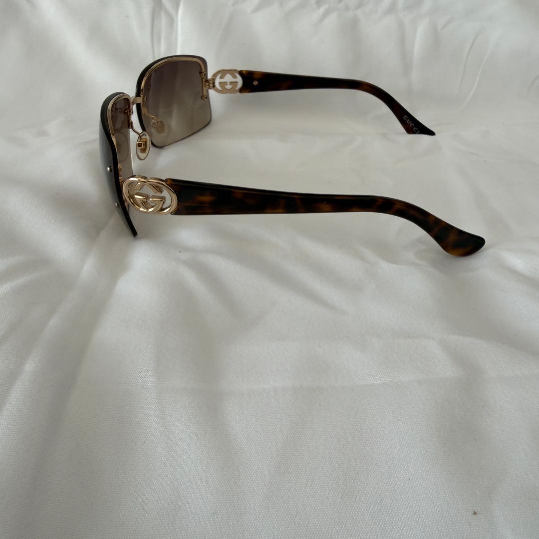 Gucci ブラウンサングラス ゴールドロゴ