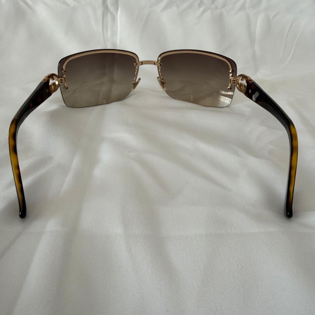 Gucci ブラウンサングラス ゴールドロゴ