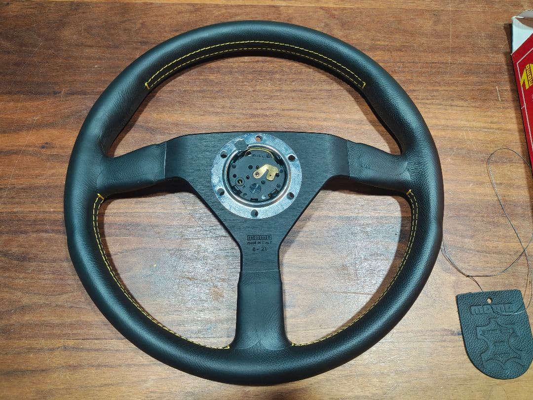 momo ステアリング ベローチェ 35Φ