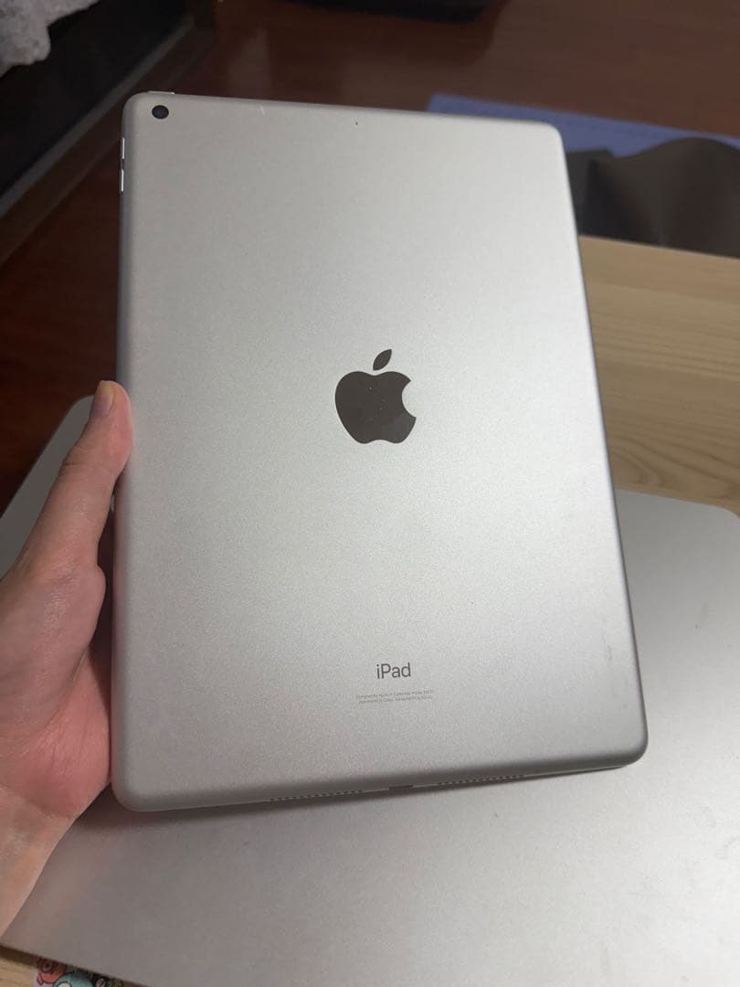 iPad 第8世代 10.2インチ (Wi-Fiモデル / 32GB)