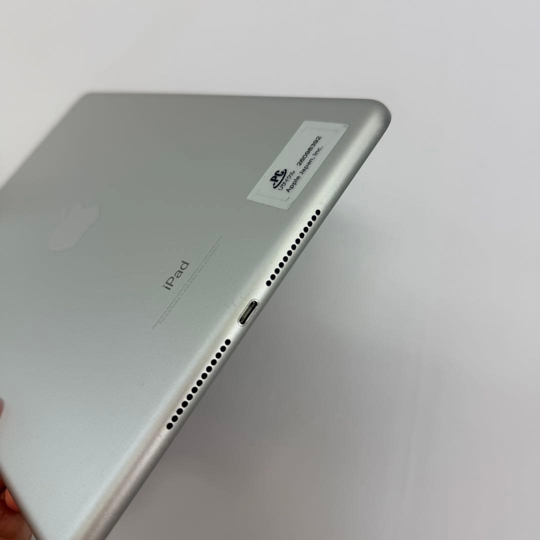 美品 iPad (第5世代)シルバー32GB (A1822)