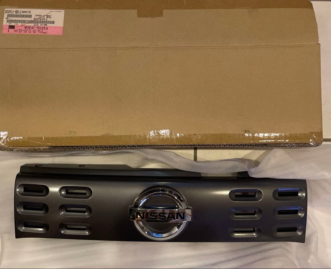 【新品未使用品】Nissan 日産キューブ　CUBE フロントグリル