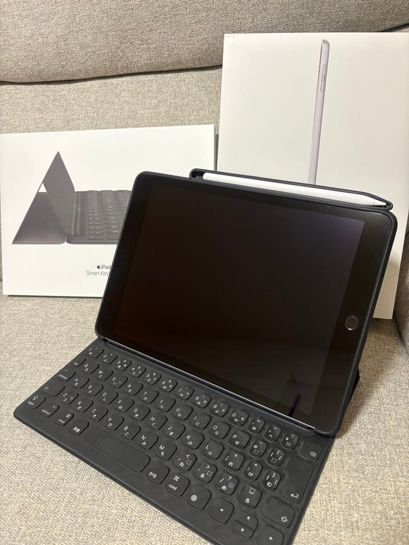 B*e様 美品 最終お値下げ　Apple iPad第9世代 256GB 純正キー