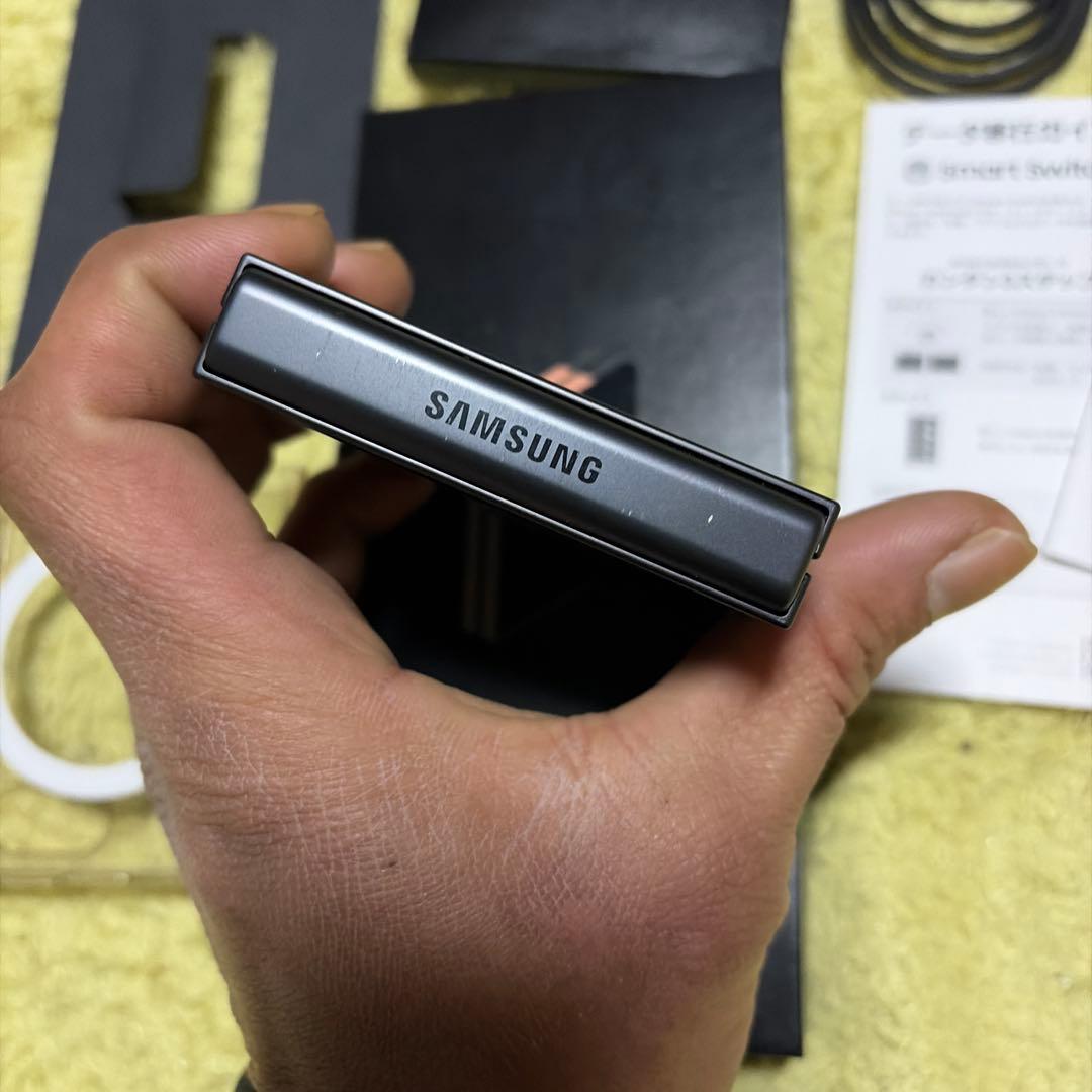 国内版 Galaxy flip6 本体 限定カラー 保護ケース付