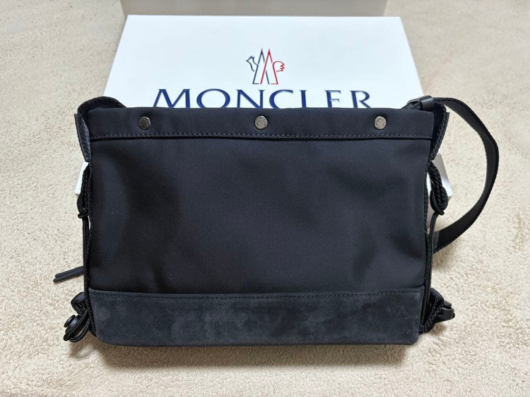 MONCLER ブラック ショルダーバッグ　New Tech クロスボディバッグ