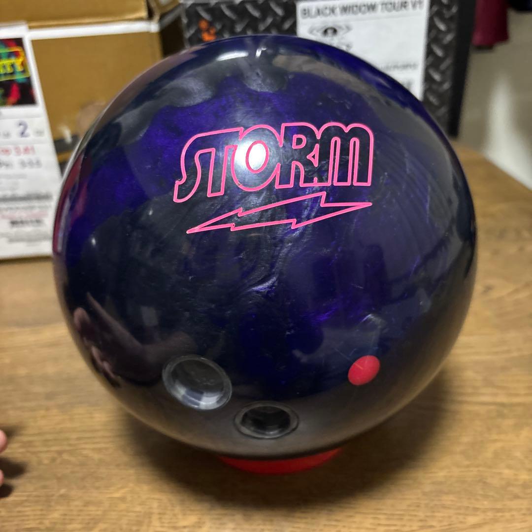値下げ交渉〇 STORM TYPHOON ボウリングボール 15ポンド