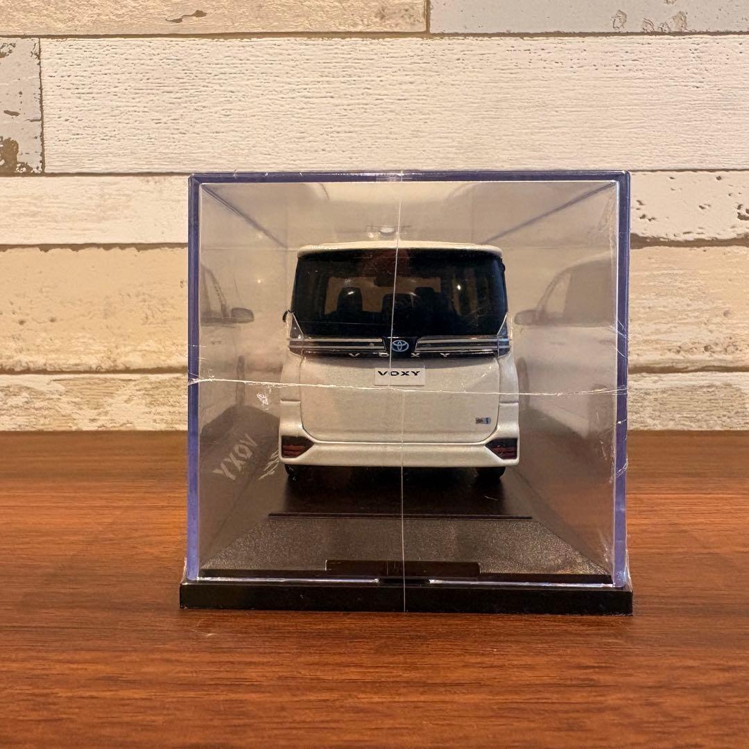 トヨタ 90型 ヴォクシー カラーサンプル ホワイト
