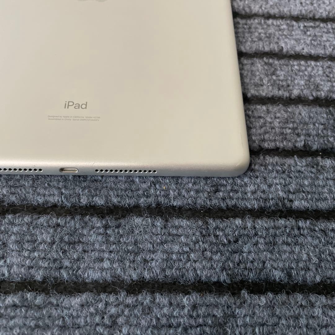 100 iPad 7世代 32GB SIMフリー シルバー
