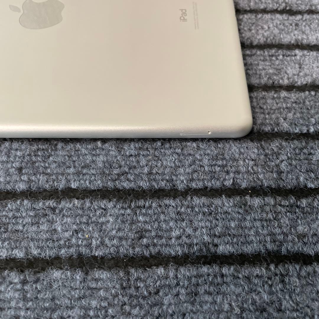 100 iPad 7世代 32GB SIMフリー シルバー