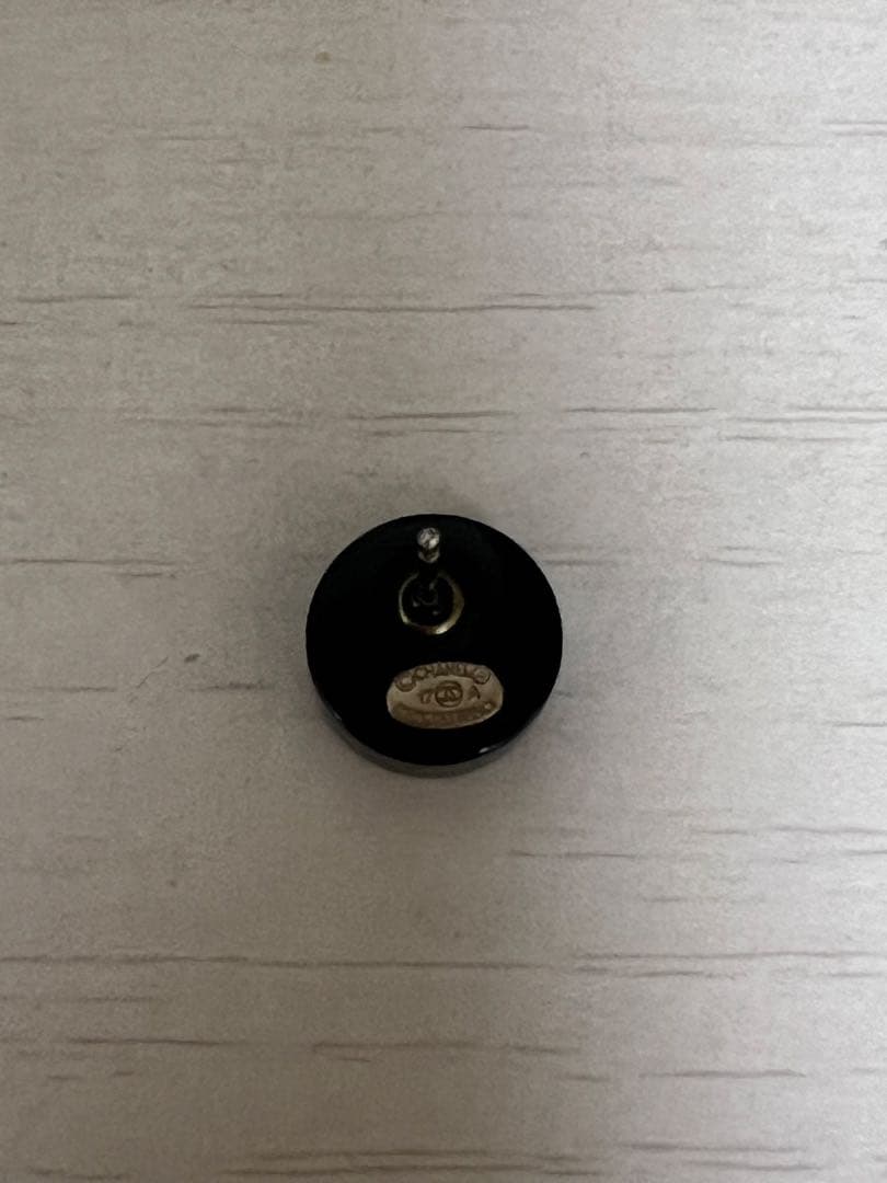 CHANELシャネルのピアス、片方だけです。