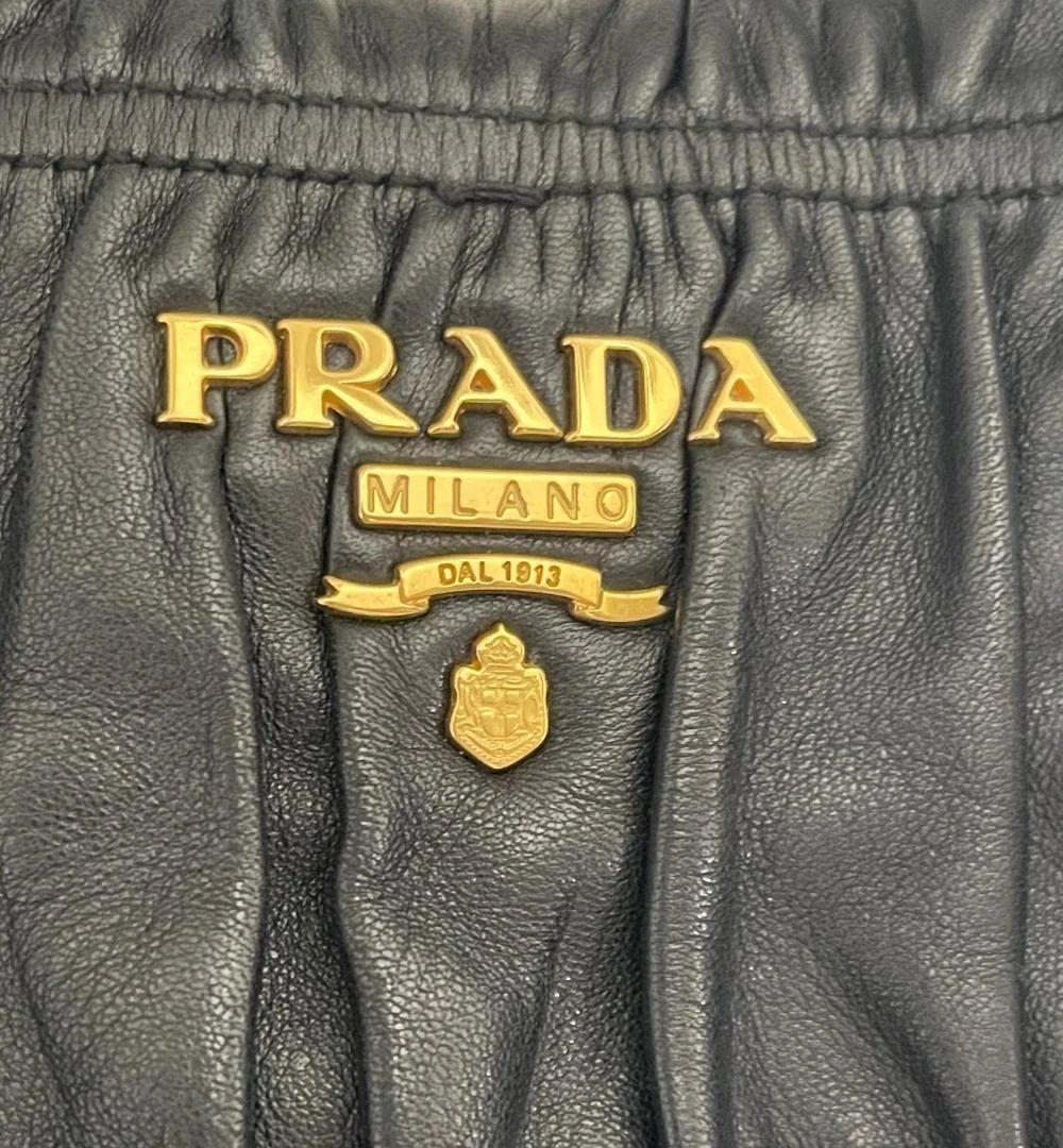 ✨最終✨美品✨️PRADA レザーバッグ ブラック　ギャザー