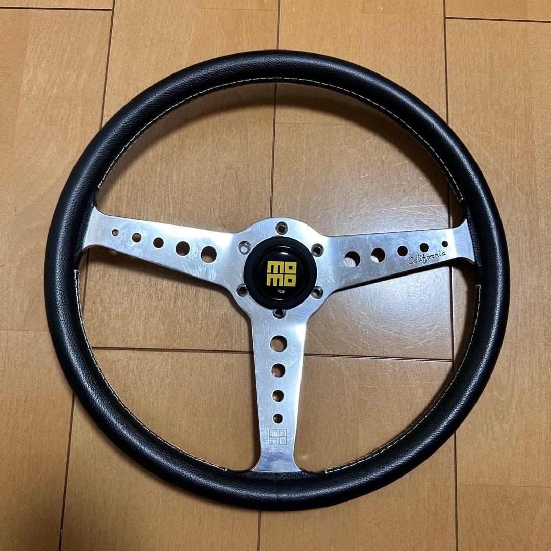 MOMO ステアリング　ヘリテージライン　カリフォルニア
