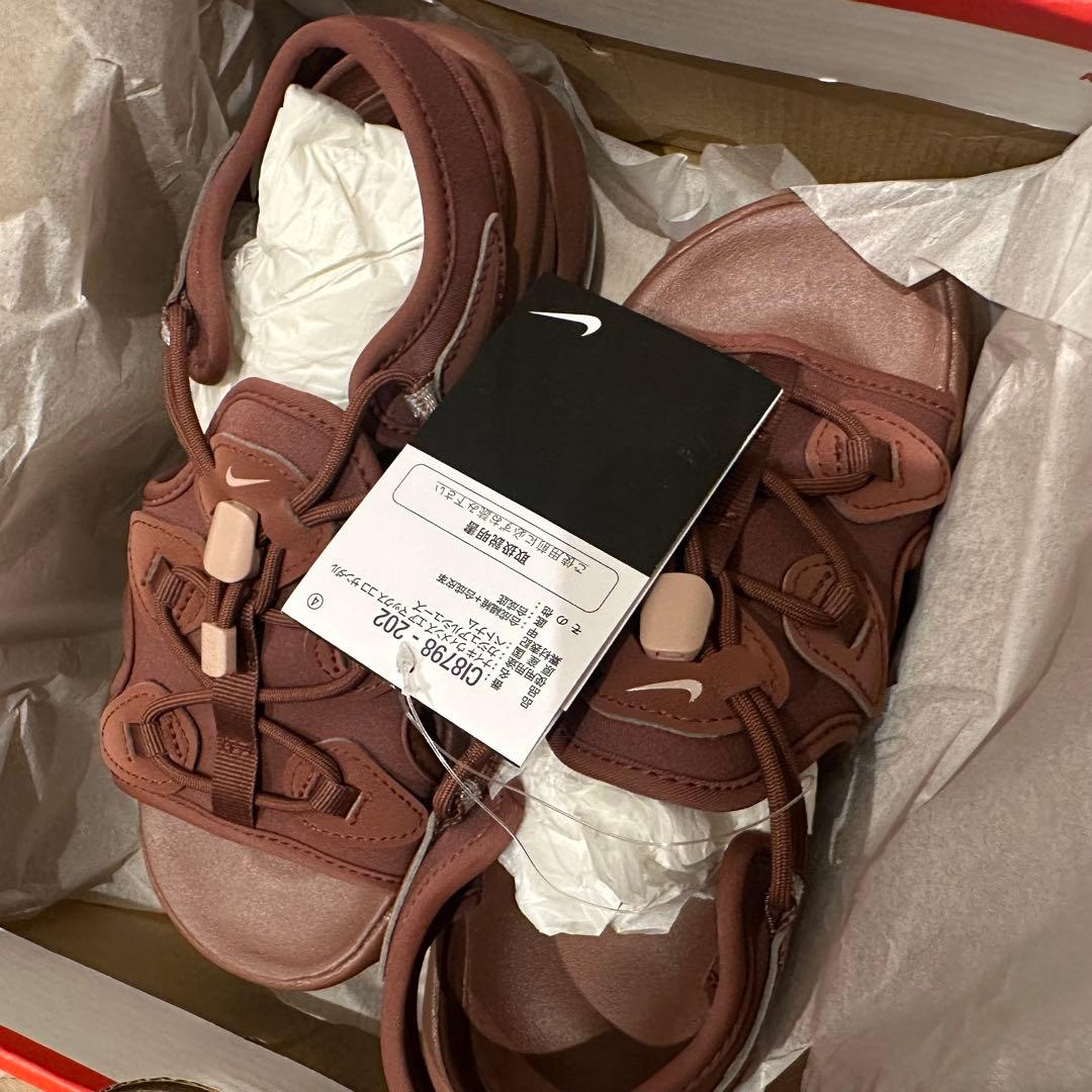 新品未使用　Nike スポーツサンダル エアマックスココサンダルレッドセピア