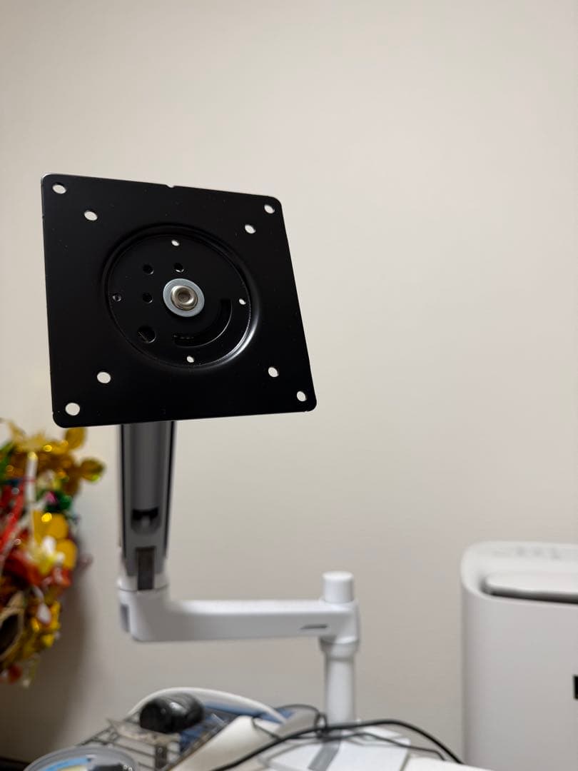 ス*ル様 ERGOTRON エルゴトロン LX モニターアーム ホワイトVESA