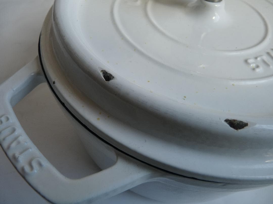 STAUB LA COCOTTE 両手鍋 ホワイト 22cm