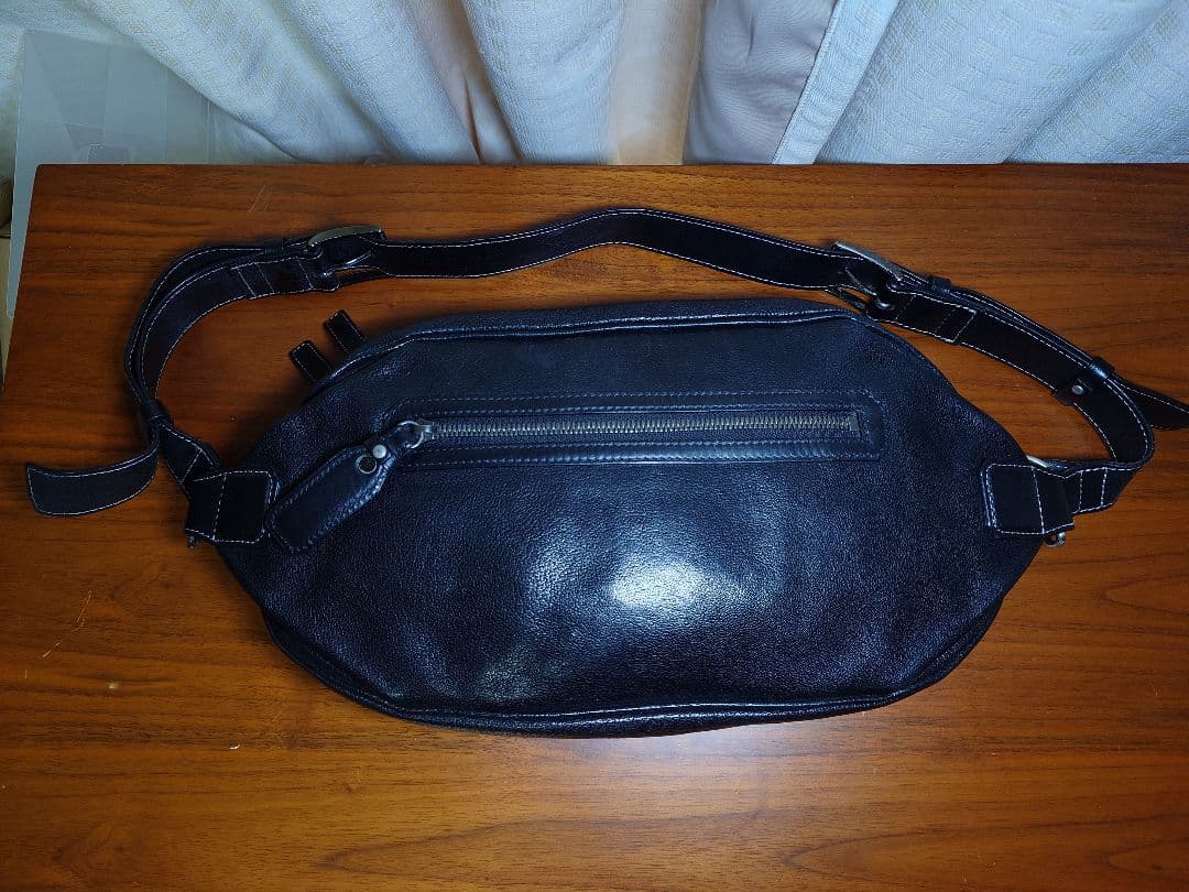 土屋鞄 アルマスバッファローボディーバッグ　レイブンブラック　水牛革