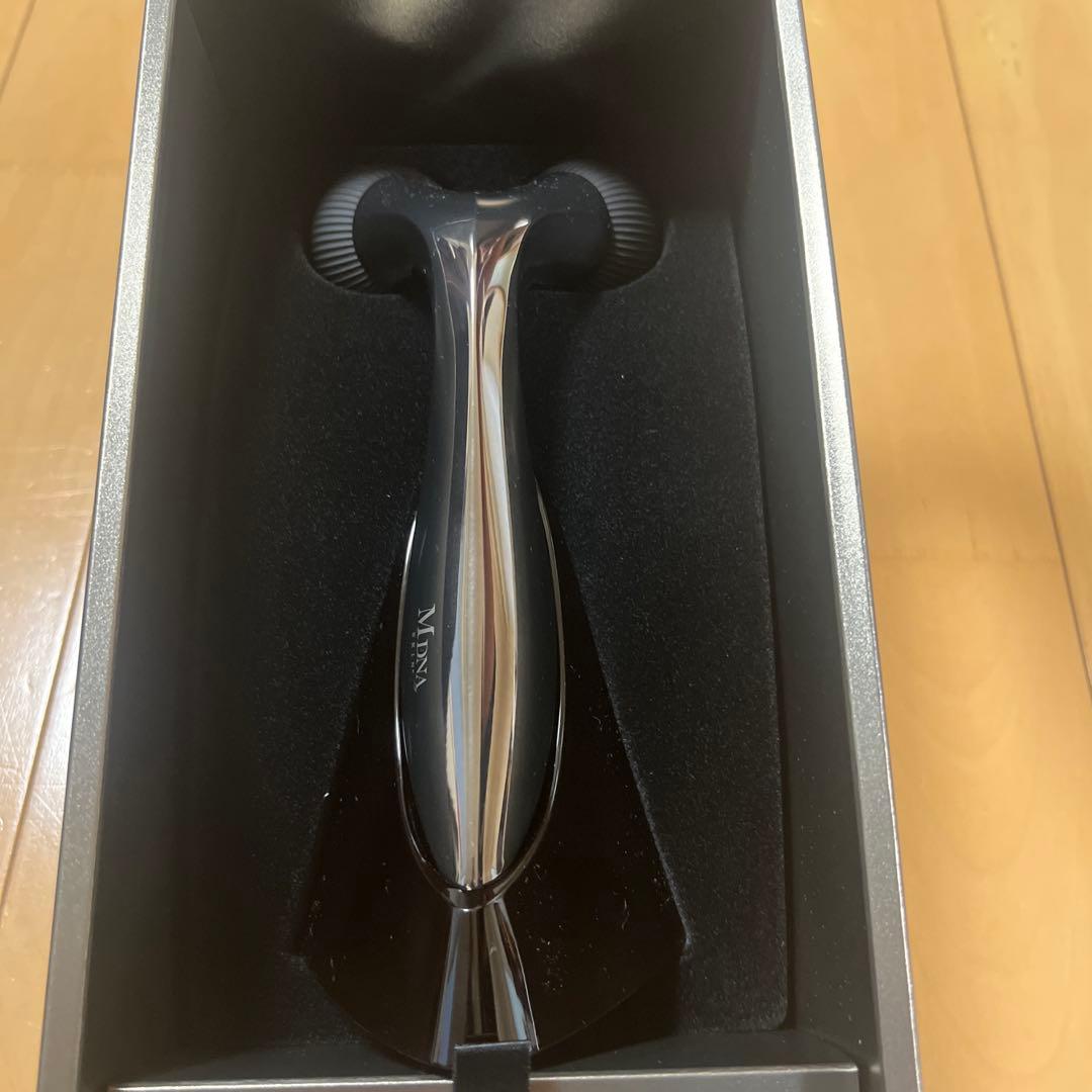 MDNA SKIN ONYX BLACK 美容ローラー