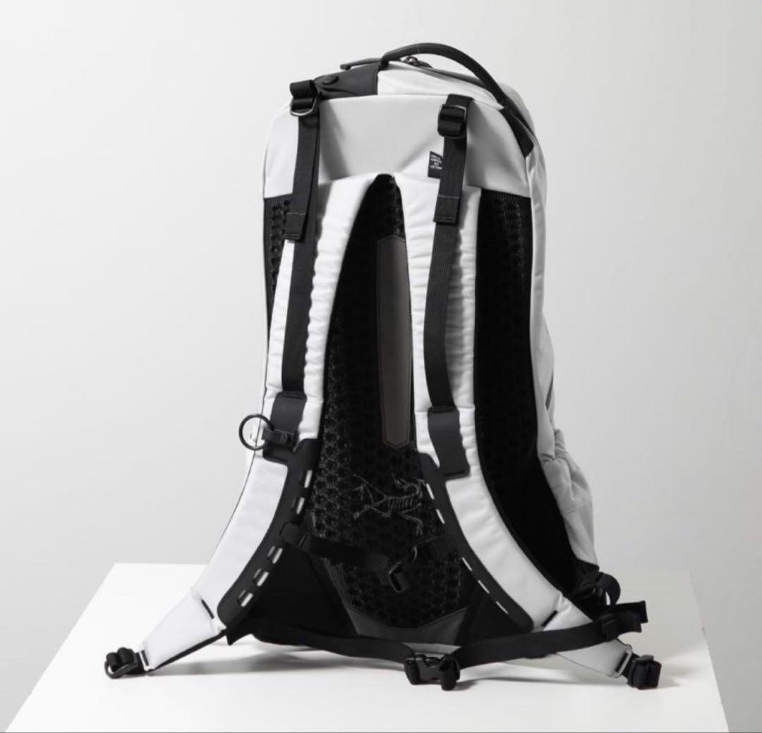 美品 アークテリクス ARC'TERYX アロー22 ホワイト グレー リュック