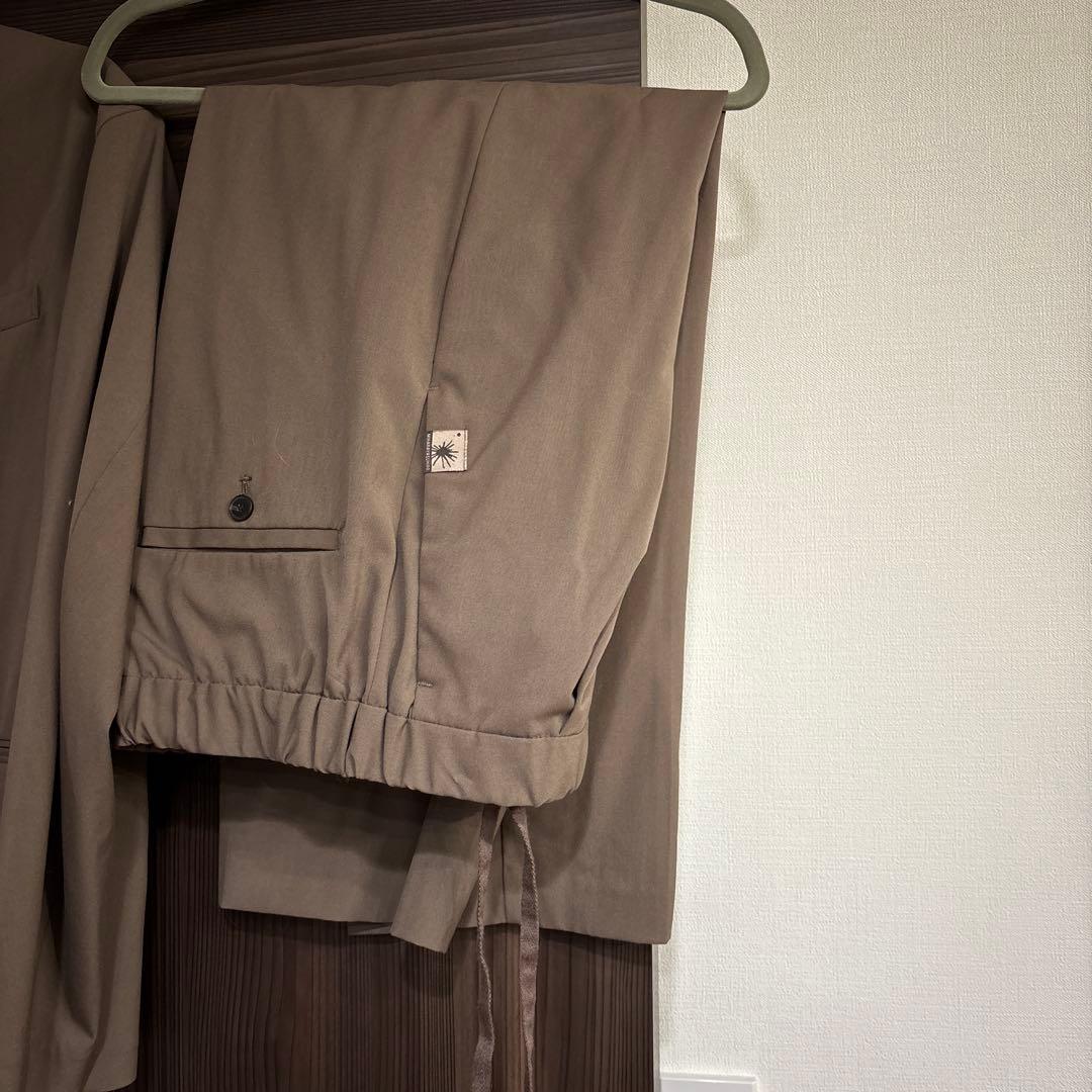 GU × MIHARA YASUHIROノーカラージャケット　セットアップ