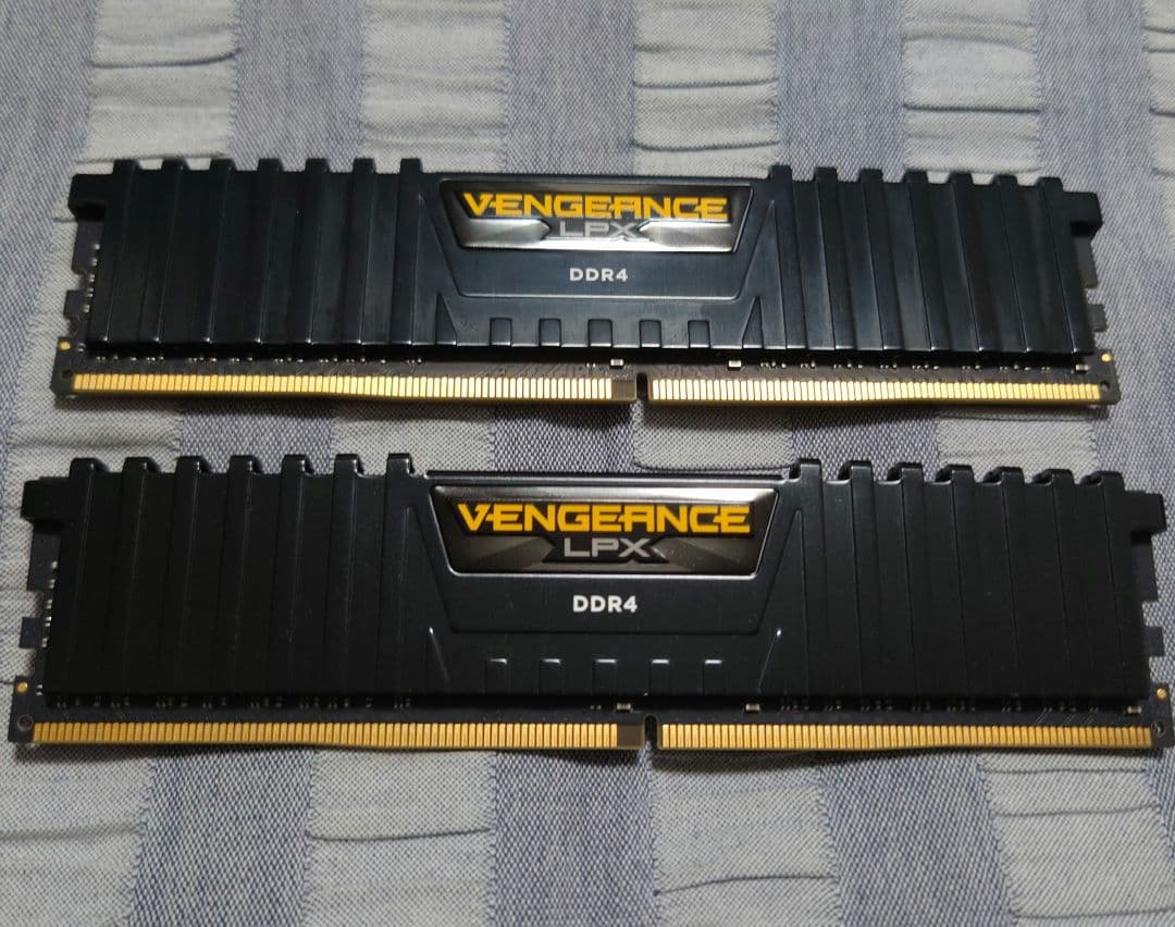 Corsair Vengeance LPX DDR4 16GB*2 ①