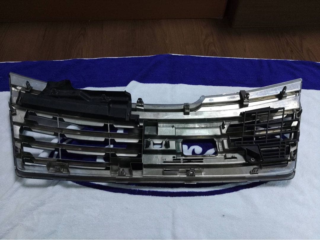 M900A ルーミーカスタム　フロントグリル