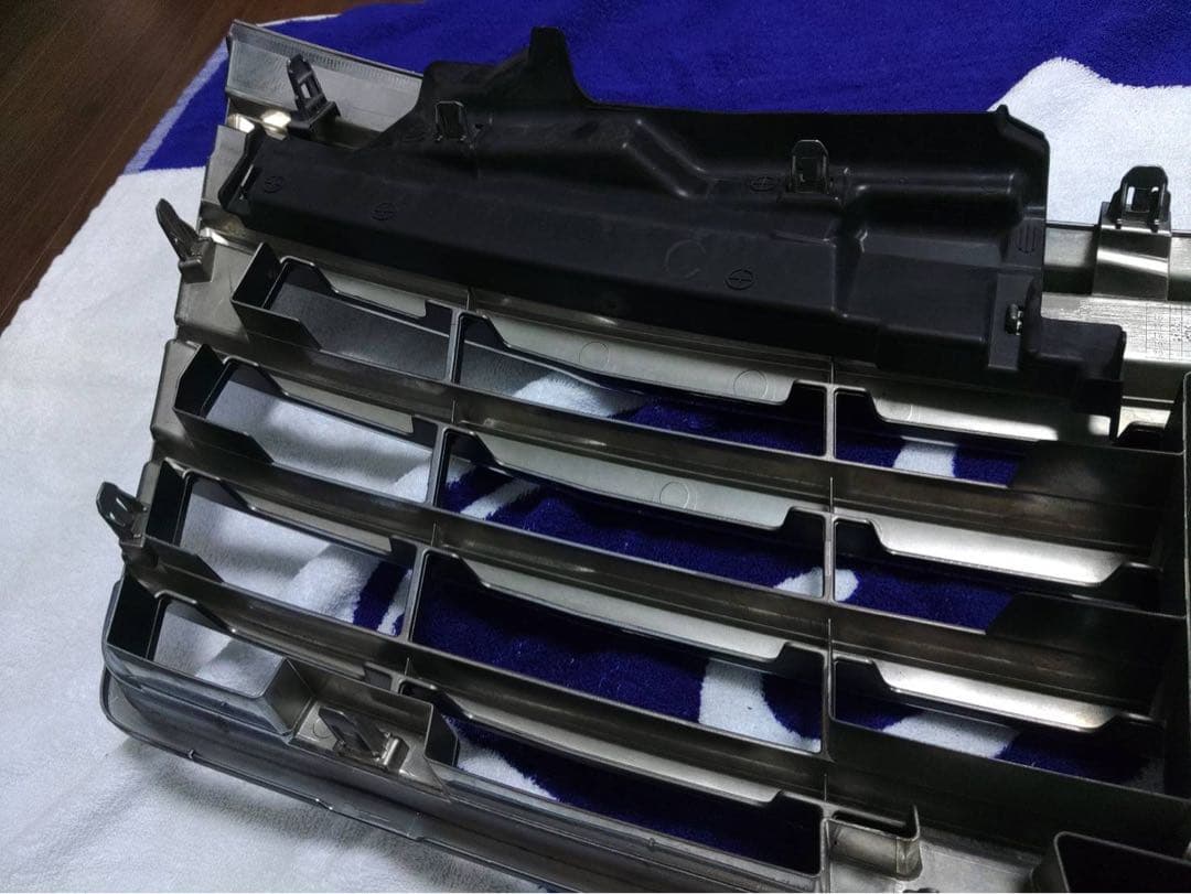 M900A ルーミーカスタム　フロントグリル